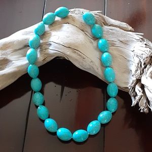 Turquoise bead necklace